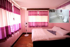 Letto o letti in una camera di Mitra Garden Inn