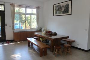 a dining room with a table and chairs and a window at Shan Hu Lian Homestay in Zhuolan