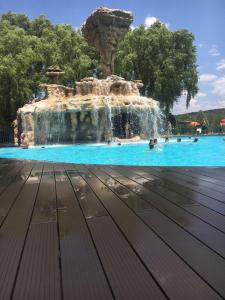 a fountain in a pool with people in it at Camping Caravaning Cuenca in Cuenca