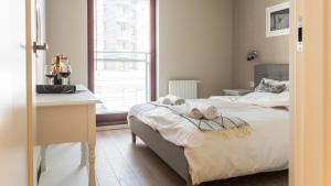 Posteľ alebo postele v izbe v ubytovaní City Center - Riverside by Apartmore