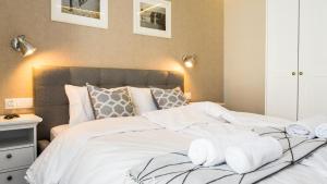 Posteľ alebo postele v izbe v ubytovaní City Center - Riverside by Apartmore