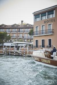 Vue sur la rivière ou le fleuve situé(e) à proximité de l'hôtel
