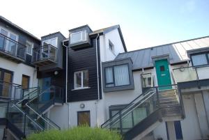 a building with a green door on the side of it at Harbour View Apartment Kinsale in Kinsale