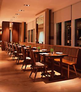 A restaurant or other place to eat at Park Hyatt Washington