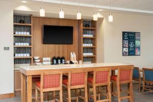 Kuchyň nebo kuchyňský kout v ubytování Hyatt Place Champaign/Urbana
