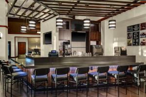 a bar in a room with a bunch of chairs at Hyatt Place Memphis Primacy Parkway in Memphis