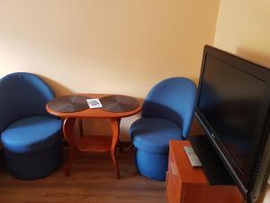 Telewizja i/lub zestaw kina domowego w obiekcie Pokoje goscinne ''Muszelka''