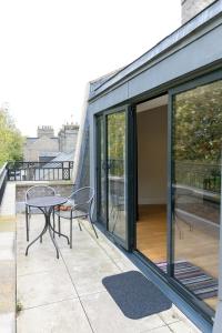 Imagen de la galería de Penthouse 5 mins walk to City Centre & Colleges with Balcony & Sleeps 6, en Cambridge