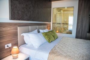 Кровать или кровати в номере Boutique Hotel "Salina"