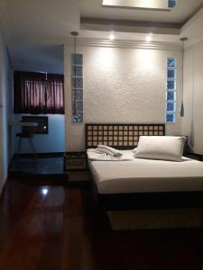 a bedroom with a bed in a room at Platinum Hotel in São Paulo
