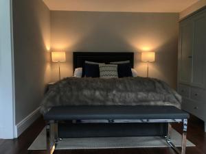 Postel nebo postele na pokoji v ubytování Oak-Island Hall