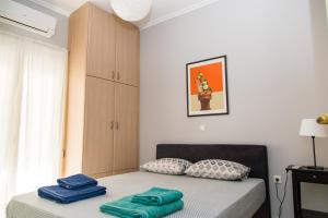Кровать или кровати в номере Gazi Area close to Subway