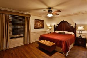 a bedroom with a bed and a ceiling fan at Forrest Hills Mountain Resort in Dahlonega