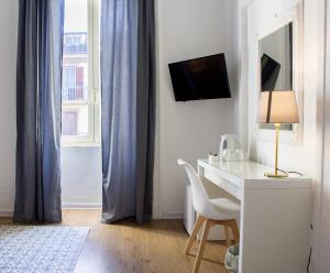 a white desk with a lamp and a chair in a room at I Borbone in Caserta