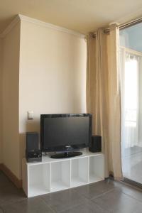 a flat screen tv sitting on a white entertainment center at Iquique Playa Brava 1670 in Iquique
