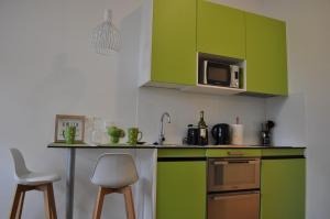 Kuchyň nebo kuchyňský kout v ubytování Studio Apartments City&style