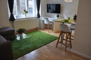 TV a/nebo společenská místnost v ubytování Studio Apartments City&style