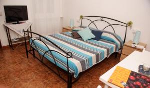 a bedroom with a bed with a television and a table at Affittacamere Fiorella in Riomaggiore