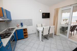 Kuchyň nebo kuchyňský kout v ubytování Villa Antonio