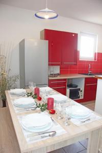 Kuchyň nebo kuchyňský kout v ubytování Ema Holiday Home