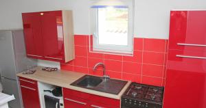 Kuchyň nebo kuchyňský kout v ubytování Ema Holiday Home