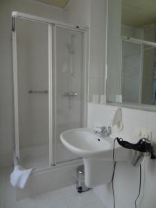 Bathroom sa Hotel Elisenhof