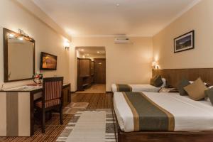Katil atau katil-katil dalam bilik di Mount Kailash Resort