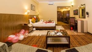 Ruang duduk di Mount Kailash Resort