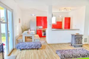 Kuchyň nebo kuchyňský kout v ubytování Ema Holiday Home