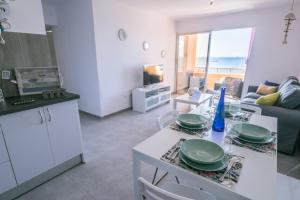 Kuchyňa alebo kuchynka v ubytovaní Apartamentos Ocean View