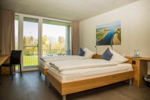 Postel nebo postele na pokoji v ubytování Hotel Frauenfeld + 37 fotografií