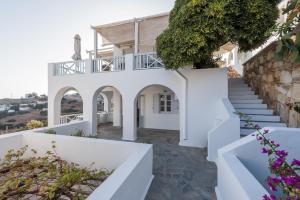 Gallery image of Far Out Hotel & Spa in Mylopotas