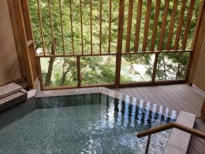 Bazén v ubytování Hotel Shirakawa Yunokura nebo v jeho okolí