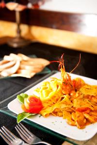 Makanan di atau berdekatan hotel
