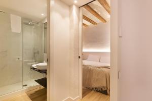 Kylpyhuone majoituspaikassa Decô Apartments Barcelona-Born Apt.