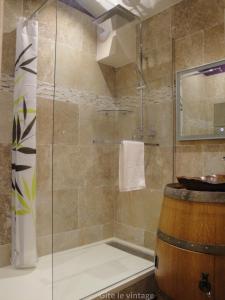 a bathroom with a shower with a sink and a barrel at Gîte Le Vintage in Saint-Émilion