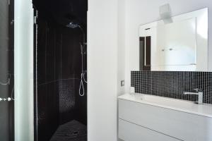 A bathroom at Farosardo Még 32 kép