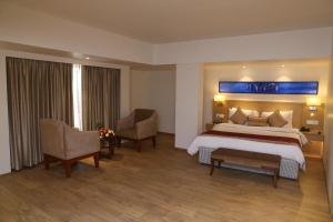 Sarovar Portico Rivera Ahmedabad客房内的一张或多张床位