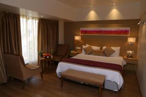 Sarovar Portico Rivera Ahmedabad客房内的一张或多张床位