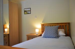 Кровать или кровати в номере Gorsnavoon Cottage