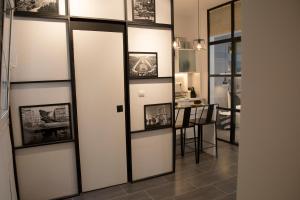 Η κουζίνα ή μικρή κουζίνα στο Super Stylish Apartments in Syntagma Square!