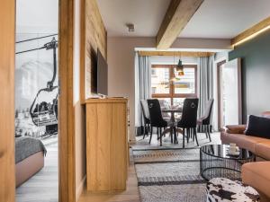 Posedenie v ubytovaní TatryTop Apartamenty Szymaszkowa Ski Premium