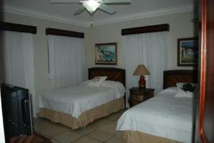 Postel nebo postele na pokoji v ubytování Villa M-6 Metro Country Club