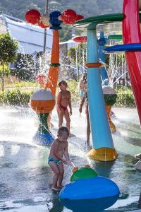 Bazén v ubytování Dosinia Luxury Resort-Ultra All Inclusive nebo v jeho okolí