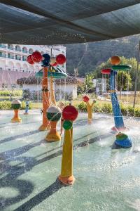 Bazén v ubytování Dosinia Luxury Resort-Ultra All Inclusive nebo v jeho okolí