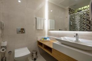 Koupelna v ubytování Dosinia Luxury Resort-Ultra All Inclusive