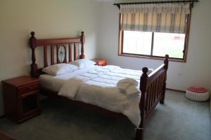 Llit o llits en una habitació de Bellarwi House