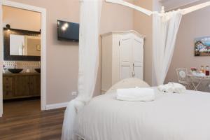 Postel nebo postele na pokoji v ubytování Magnolia St.Peter's Suites