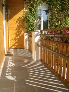 a walkway on a house with a fence and flowers at Calme & Indépendance in Lourdes