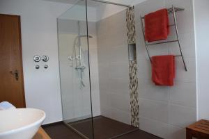 Bathroom sa Gästehaus Dörflinger